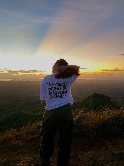 Mga Rhythms of Grace Apparel | Buhay na patunay ng isang mapagmahal na Diyos | Malaking T-Shirt
